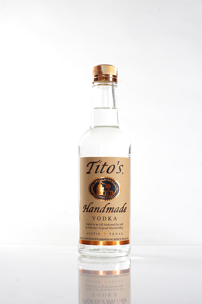 美國(guó) Tito’s Handmade Vodka 伏特加酒包裝設(shè)計(jì)-尚略上海包裝設(shè)計(jì)公司