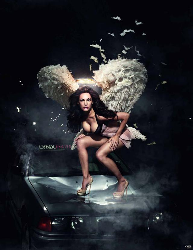 上海廣告設(shè)計公司欣賞那些性感曖昧有色情嫌疑的平面創(chuàng)意廣告-男性運動香水廣告