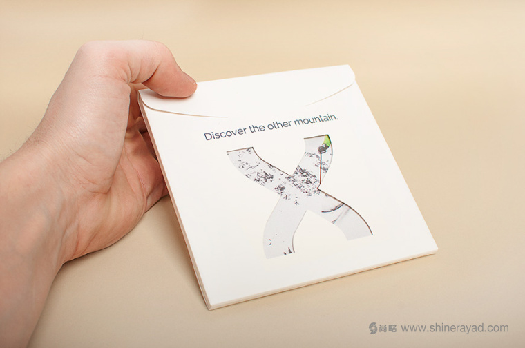 上海畫冊設計公司欣賞-格蘭德瓦利拉滑雪場宣傳畫冊設計畫冊鏤空封套設計6