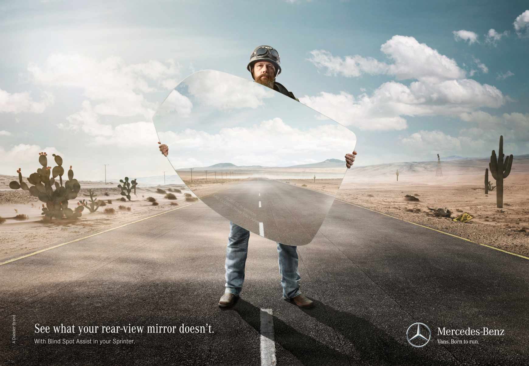 上海廣告策劃公司分享奔馳汽車盲點輔助系統平面廣告創意1