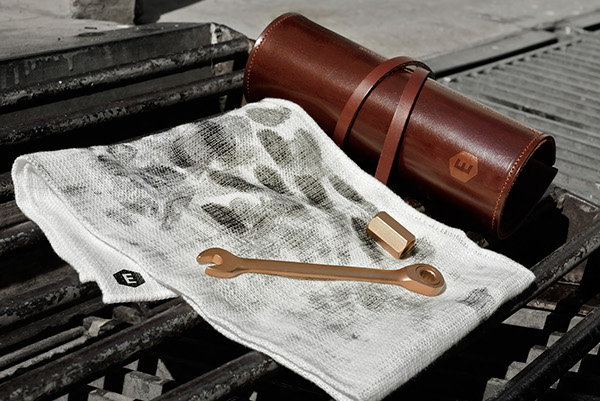 EXCLUSIVE 自行車修理部標志設計品牌形象設計-上海品牌策劃設計公司設計欣賞2