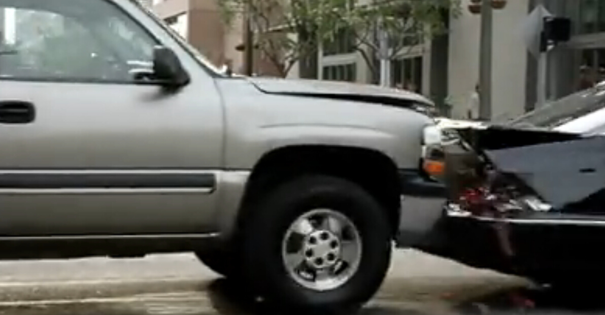 Allstate 汽車保險廣告“丟失的電話”篇-上海廣告策劃公司國外電視廣告欣賞3