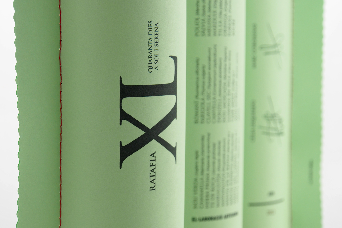 XL Ratafia 果酒簡約包裝設(shè)計2