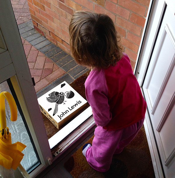 上海品牌策劃包裝設計公司分享 John Lewis 快遞包裝箱包裝設計6