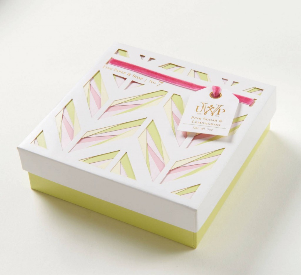 UWP高端奢侈肥皂型禮盒包裝設計-樹葉形