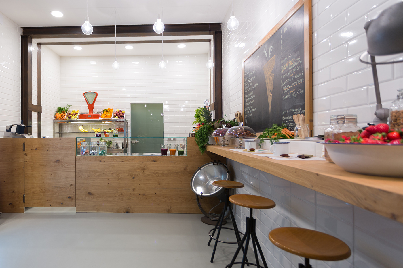 Pistinèga 鮮榨果汁吧餐飲lVI設計12