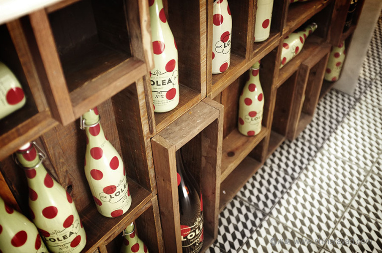 Lolea 氣泡酒品牌形象設計與包裝設計-餐廳展示效果1