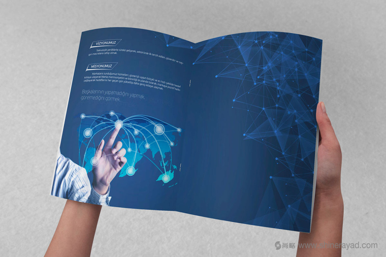 上海畫冊設計公司Metropolitan戶外移動廣告媒體企業宣傳畫冊設計欣賞3