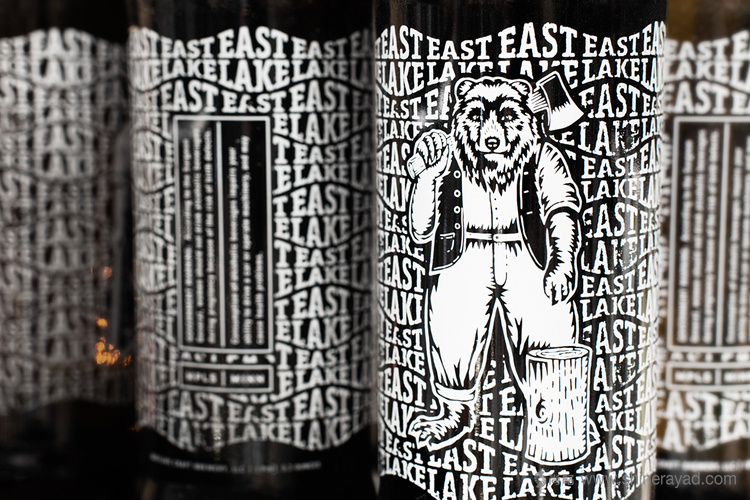 EASTLAKE 黑白工人插畫啤酒包裝設計-尚略上海包裝設計公司設計收藏3