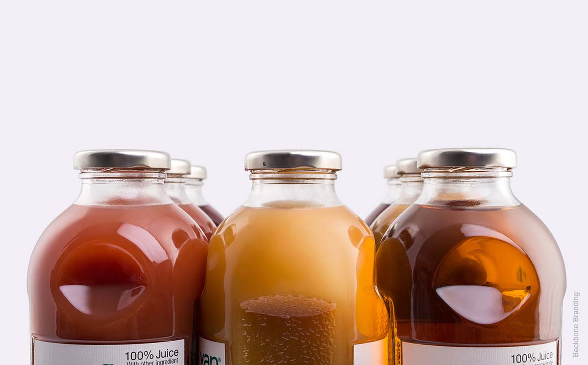 被咬了一口的Yan天然健康有機果汁飲料產品包裝設計瓶型設計