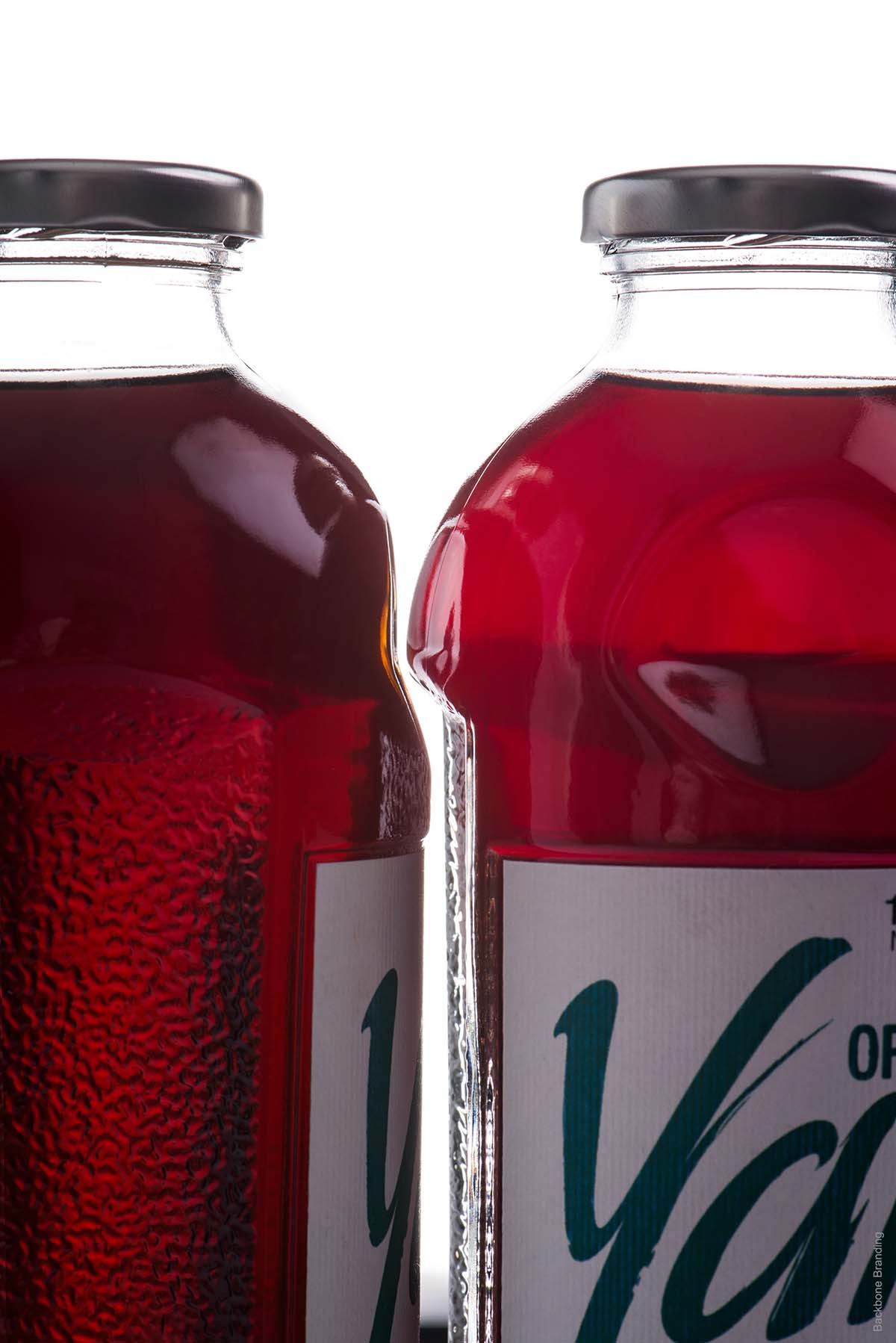 被咬了一口的Yan天然健康有機果汁飲料產品包裝設計瓶型設計