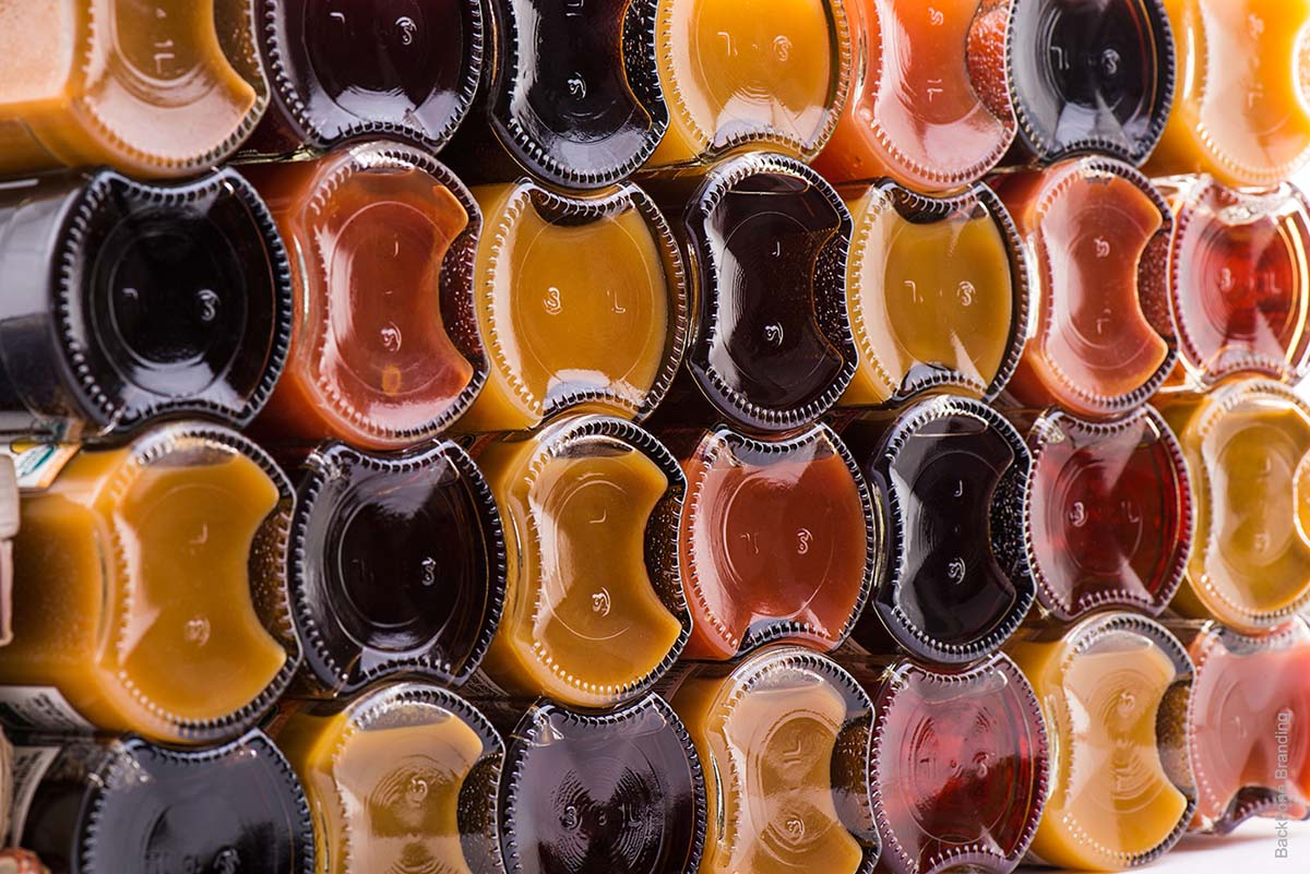 被咬了一口的Yan天然健康有機果汁飲料產品包裝設計瓶型設計