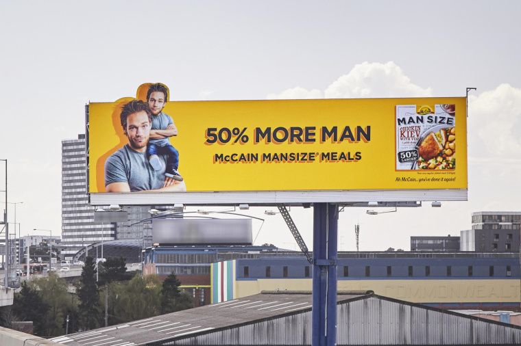 廣告策劃公司分享麥肯食品”多出一個50%小男人，麥凱恩大餐”戶外平面廣告創(chuàng)意