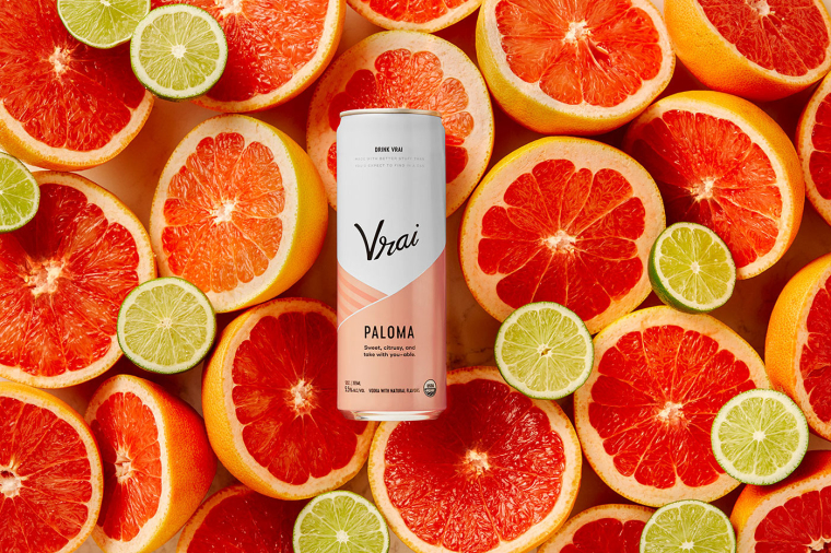 Vrai 品牌灌裝伏特加雞尾酒包裝設計清爽“V”字母版式