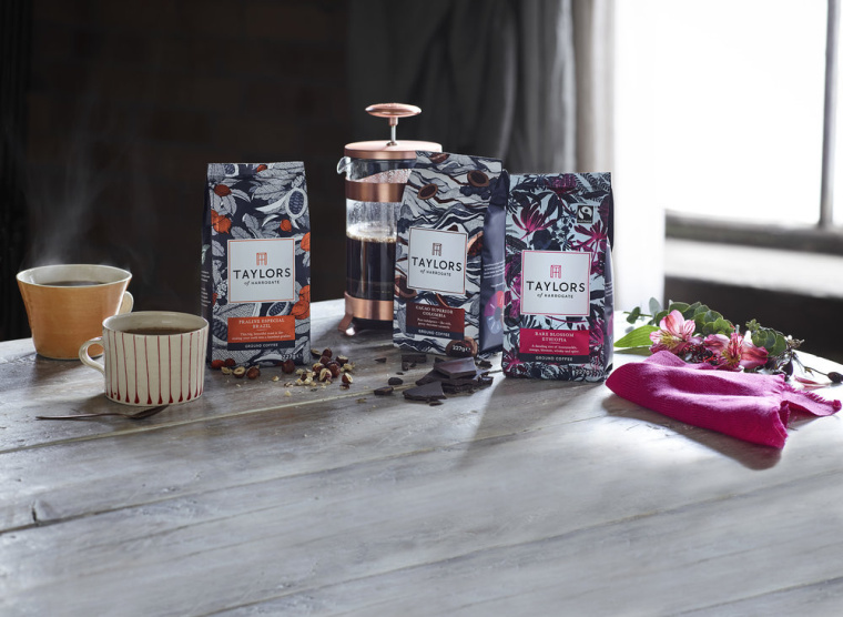 曼谷藝術家Suthipa Kamyam的手繪插畫包裝設計作品