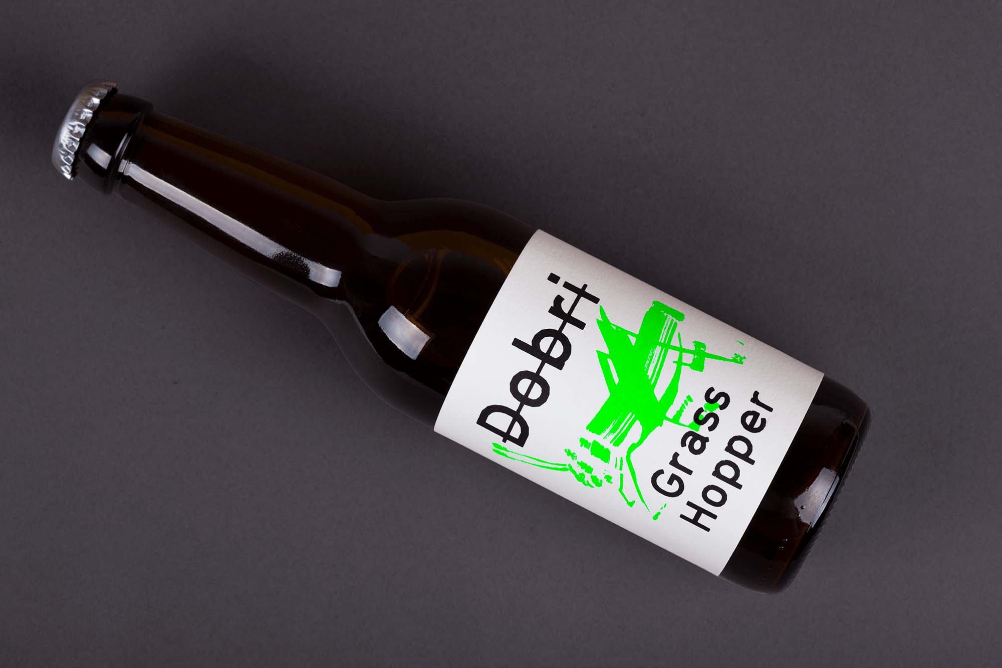 熒光涂鴉風格Dobri啤酒包裝設計