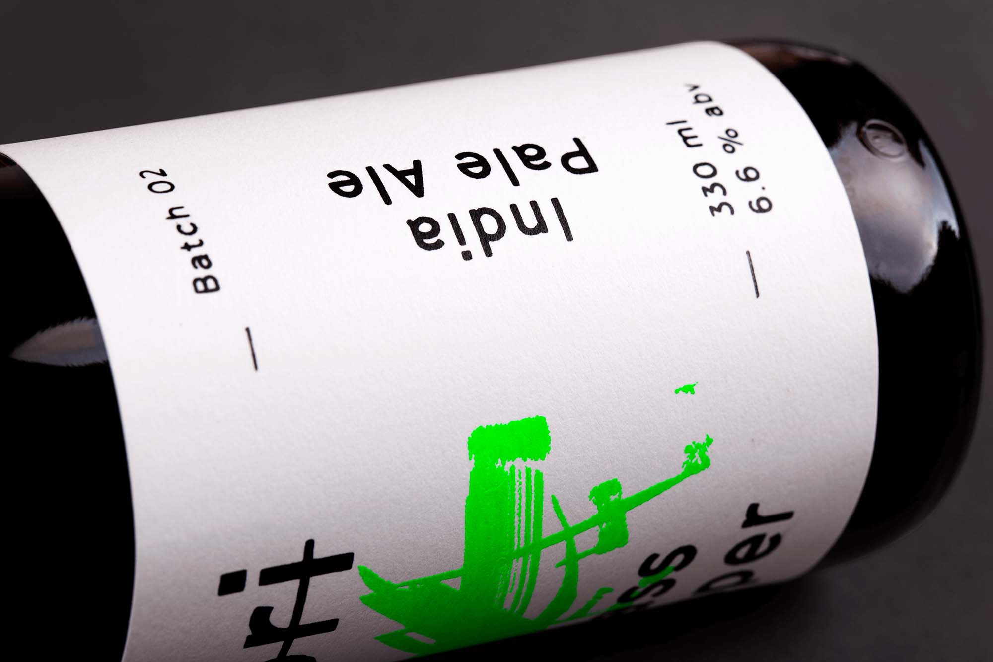 熒光涂鴉風格Dobri啤酒包裝設計