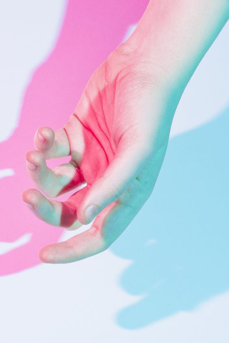 2018年最佳平面設(shè)計(jì)趨勢-終極指南-雙色光