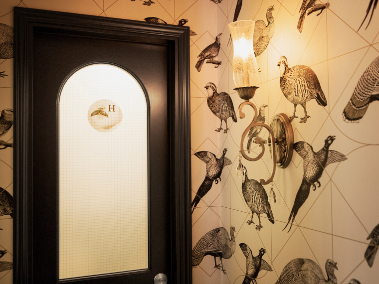 混合傳統與現代性的Louise酒館餐廳logo設計VI設計欣賞