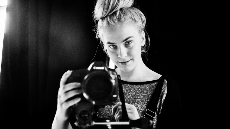 Loupedeck 圖片編輯控制網站平臺黑暗主題品牌logo設計VI形象設計