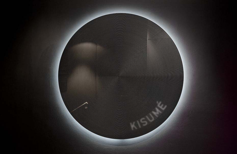 2018年9個創新的標志設計趨勢-創新印刷技巧