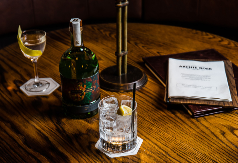 日式菊花楓葉插畫篇Archie Rose 杜松子酒包裝設計-上海包裝設計公司包裝欣賞