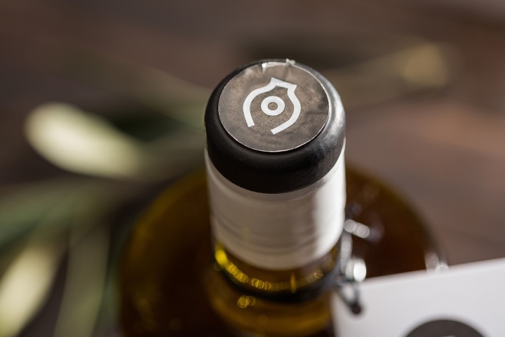 Amphora Olympia 有機(jī)特級(jí)初榨橄欖油品牌標(biāo)志設(shè)計(jì)包裝設(shè)計(jì)-上海標(biāo)志設(shè)計(jì)包裝設(shè)計(jì)公司