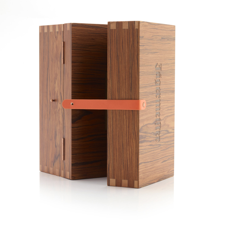 J?germeister VIP Founders Kit洋酒木制禮盒包裝設(shè)計-上海包裝設(shè)計公司 J?germeister VIP Founders Kit洋酒木制禮盒包裝設(shè)計-上海包裝設(shè)計公司