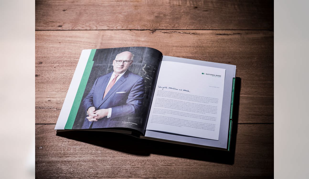 世界國際銀行年報宣傳冊設計-上海宣傳冊設計公司分享