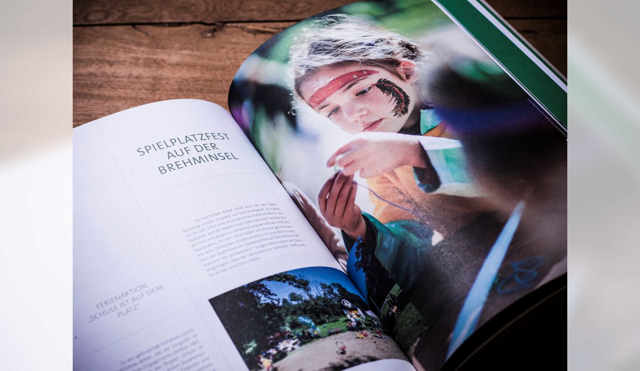 世界國際銀行年報宣傳冊設計-上海宣傳冊設計公司分享