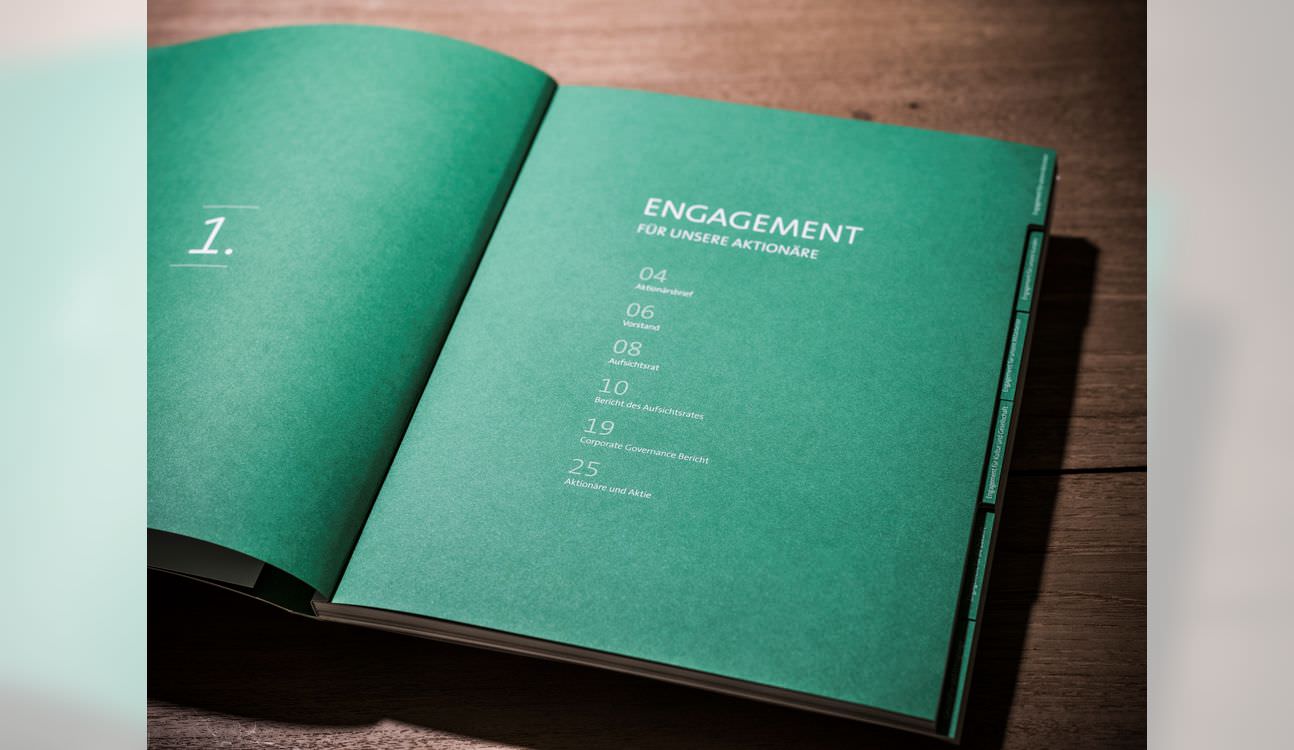 世界國際銀行年報宣傳冊設計-上海宣傳冊設計公司分享