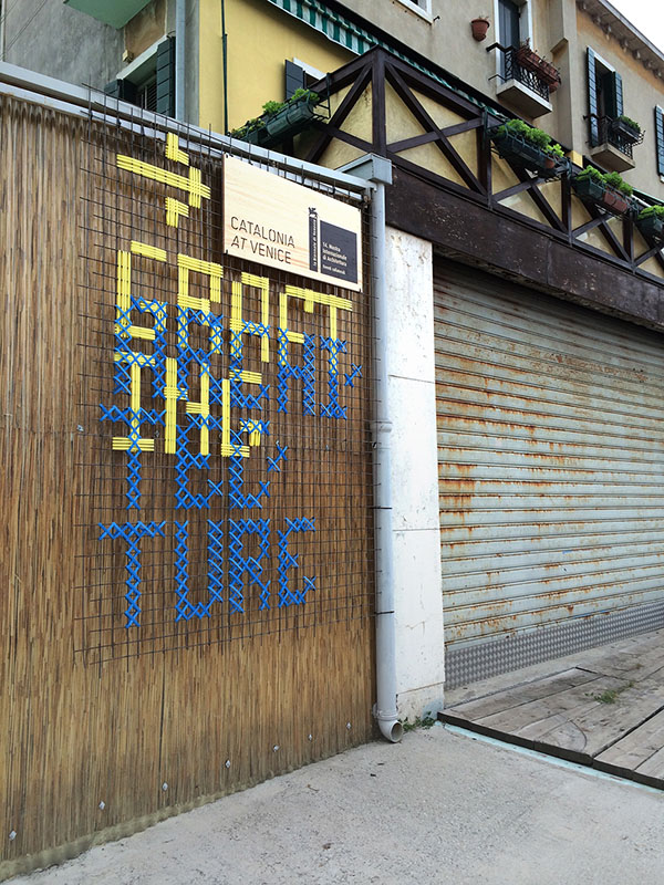 威尼斯雙年展以“嫁接”為形式的新型導(dǎo)視設(shè)計(jì)-上海品牌策劃設(shè)計(jì)公司