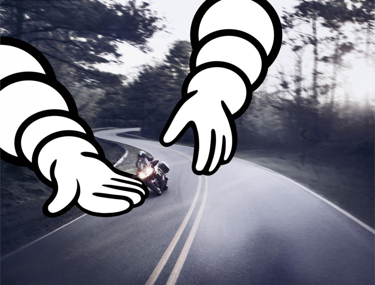 米其林輪胎安全 - 摩托車平面廣告創意設計-上海廣告策劃設計公司