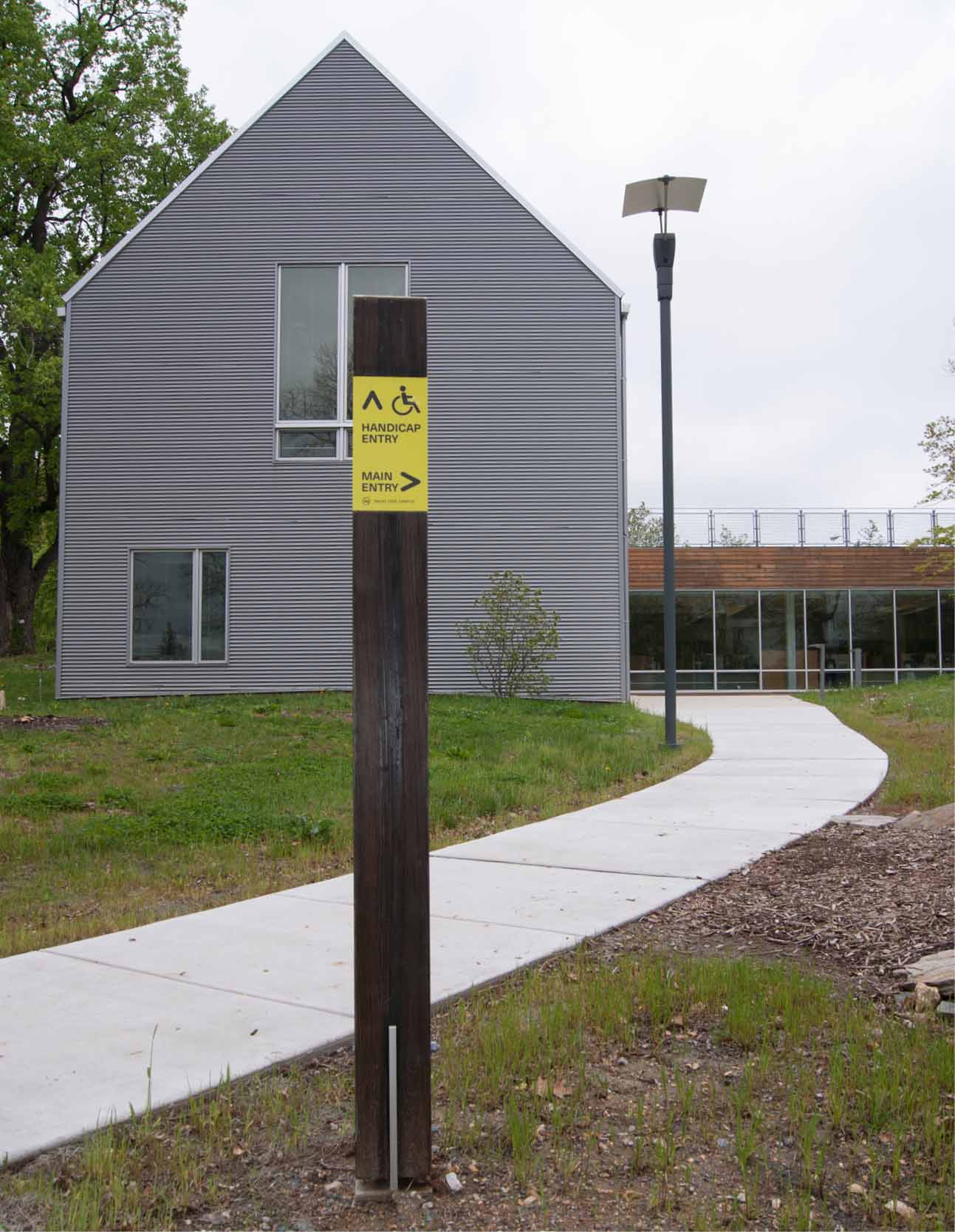 Auchentoroly 公園步行街區室外導視設計-上海環境導視設計公司