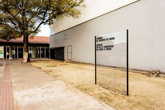 lugMinas導(dǎo)視系統(tǒng)設(shè)計-安裝在透明亞克力上，可隨意改動導(dǎo)視信息-上海導(dǎo)視設(shè)計公司