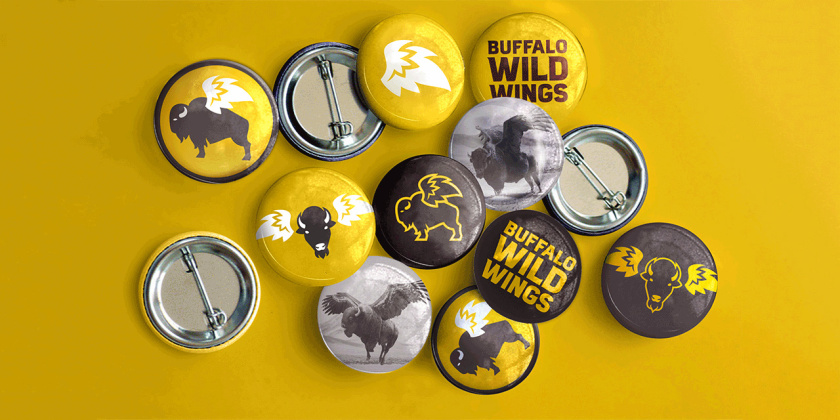 Buffalo Wild Wings體育酒吧新logo設(shè)計，帶翅膀的水牛形象