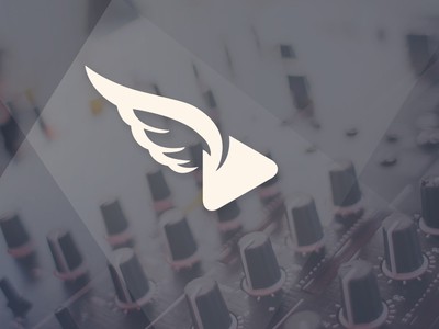 白色播放按鈕的翅膀logo設計
