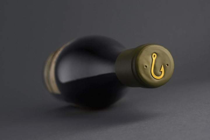 Albari?o 葡萄酒包裝設計，復古的魚插畫標簽風格