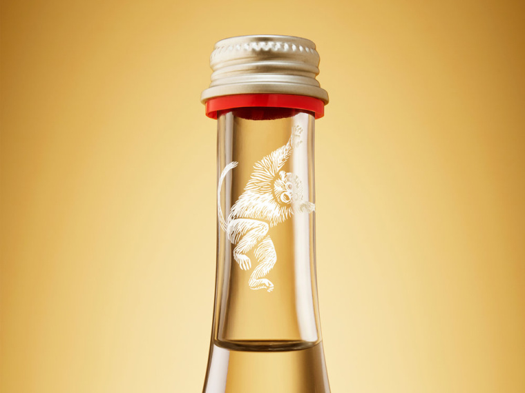 農夫山泉猴年限量版礦泉水包裝設計-頑皮的猴子插畫風-上海包裝設計公司欣賞