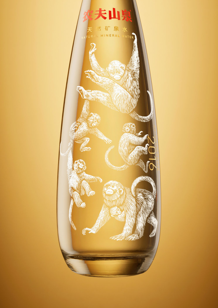 農夫山泉猴年限量版礦泉水包裝設計-頑皮的猴子插畫風-上海包裝設計公司欣賞