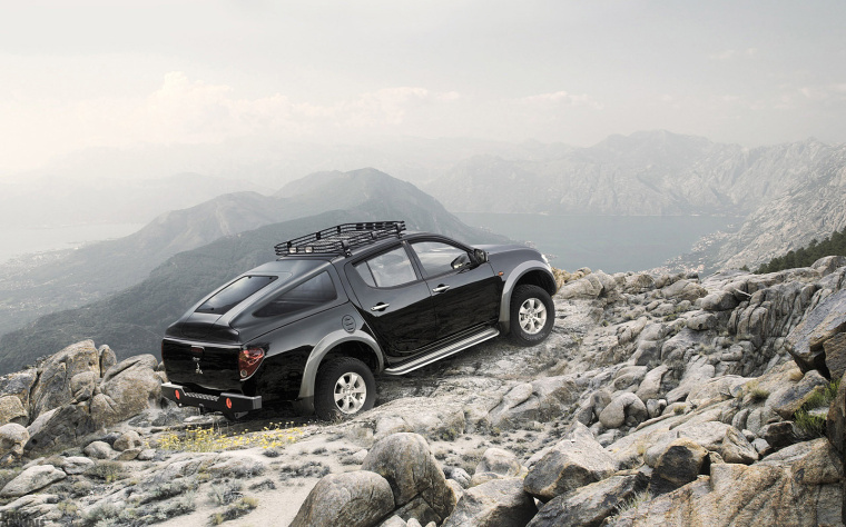 上海海報(bào)設(shè)計(jì)公司欣賞：奇幻的汽車創(chuàng)意海報(bào)設(shè)計(jì)