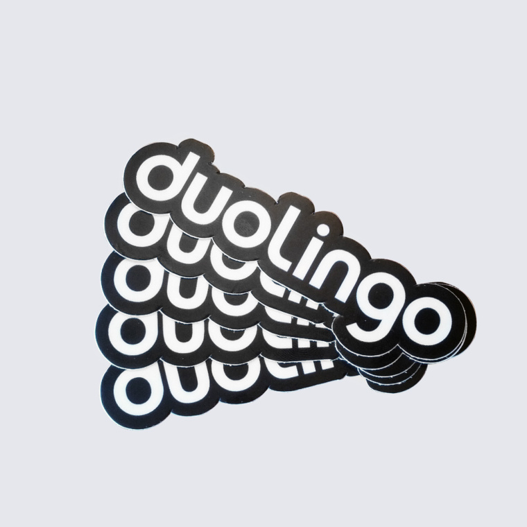 Duolingo語言學習翻譯網站標志logo設計，一只獨特且有個性的綠色貓頭鷹