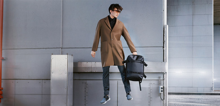 澳洲Crumpler小野人箱包品牌新logo設計，由字母組成的抽象人物