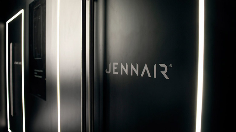 JennAir廚房電器用具品牌LOGO設(shè)計，源自通風(fēng)爐灶和字母J的logo