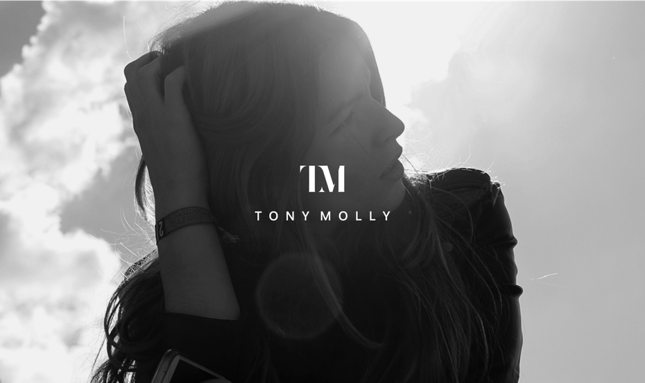 優雅奢華的時裝設計師品牌會標logo設計-上海尚略logo設計公司