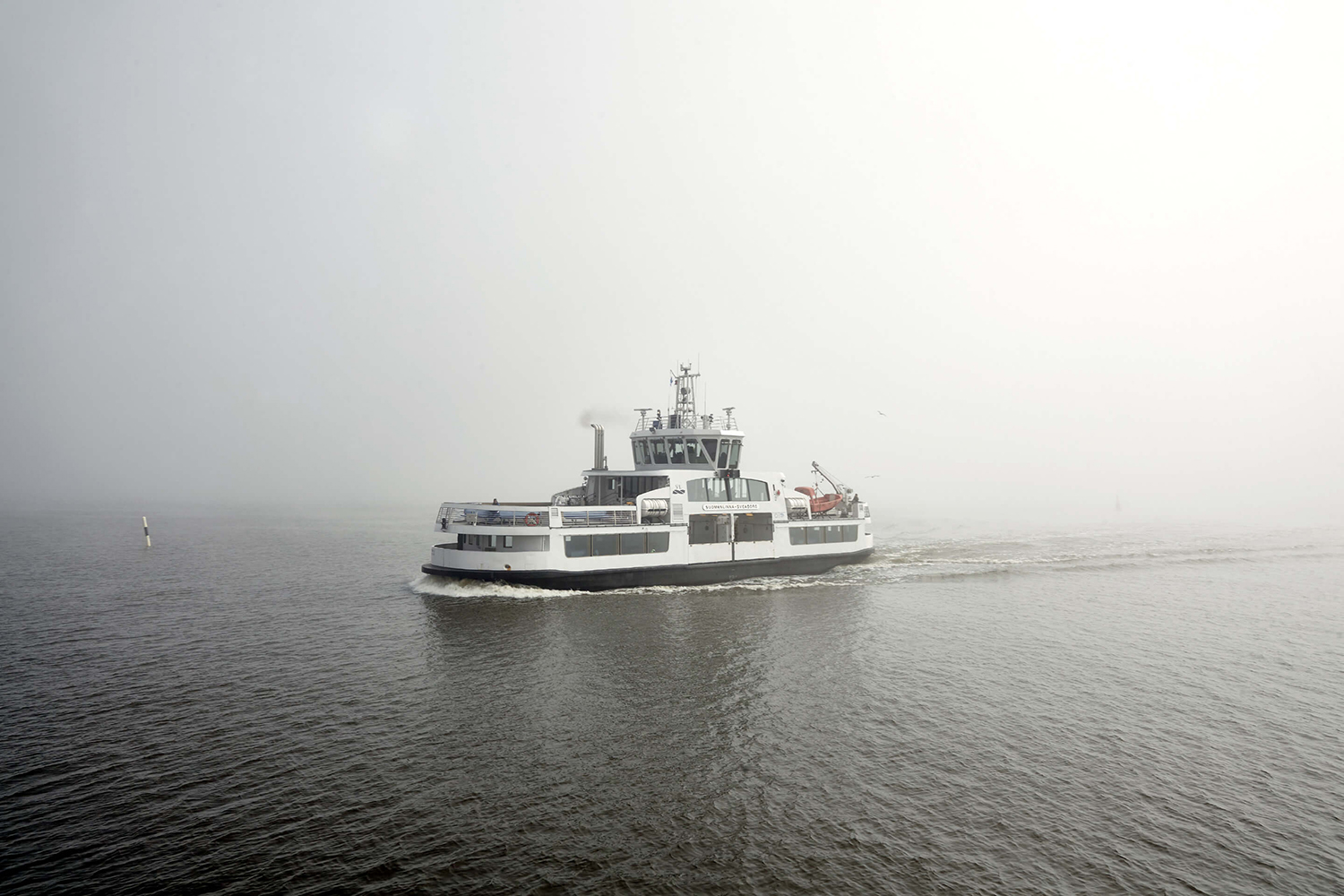 芬蘭赫爾辛基城市品牌VI形象設計logo設計，錦旗框logo+波浪圖形VI設計