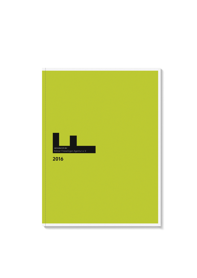 KFA年度報告宣傳冊設計，白色背景配上部分淺綠色打造簡潔風格