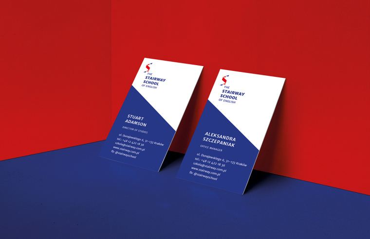 Stairway學校階梯狀標志設計，取自英國國旗的三角元素