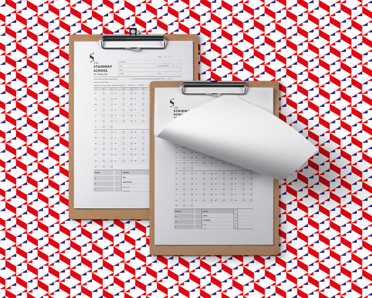 Stairway學校階梯狀標志設計，取自英國國旗的三角元素