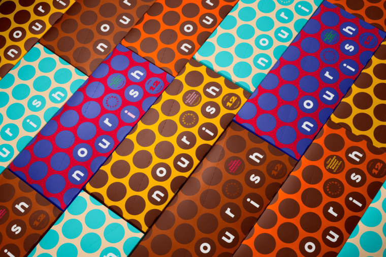 Nourish健康零食食品品牌包裝設計，色彩斑斕的條紋色塊來傳遞樂趣